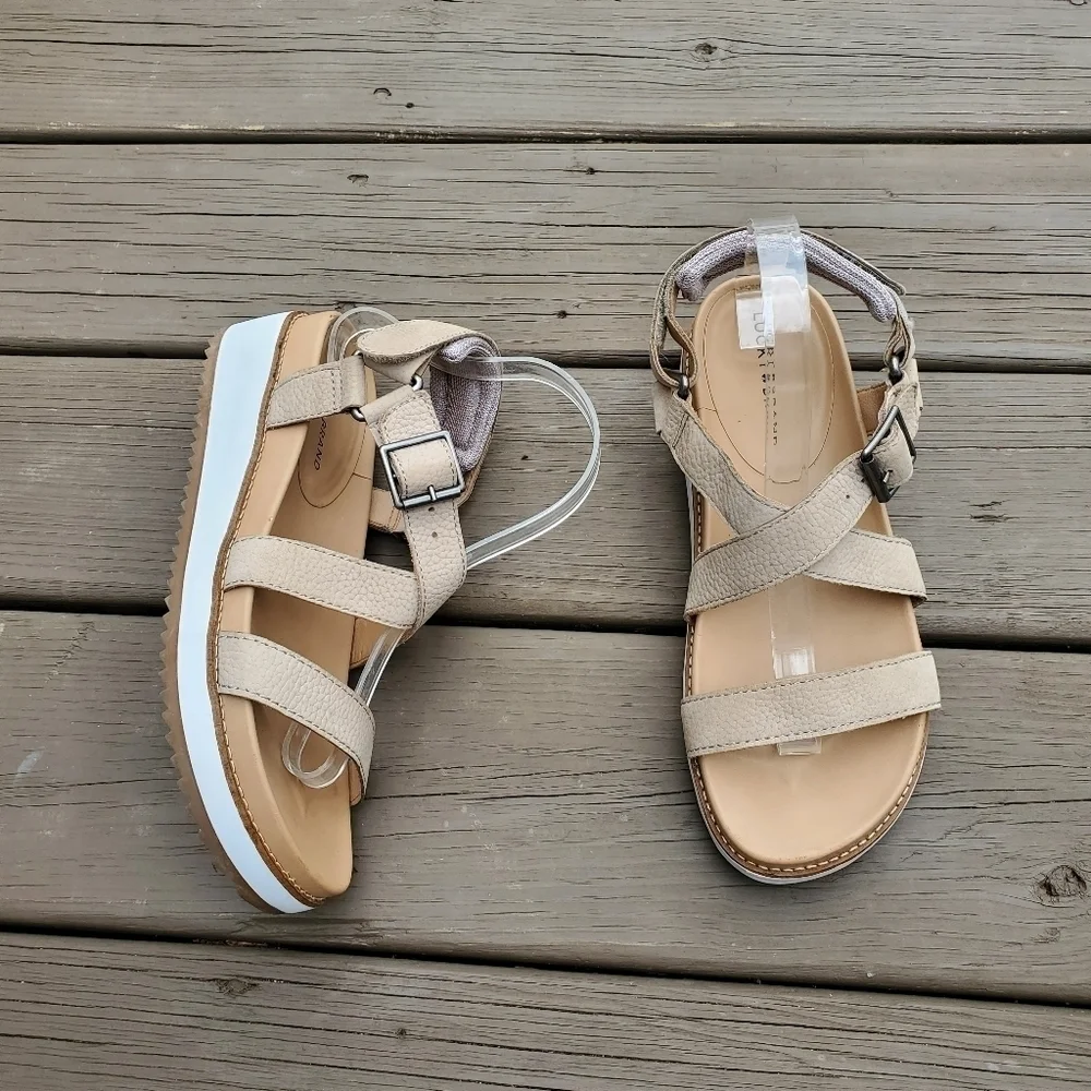 Lucky Brand Idenia Tan Nude Nubuck Suede Leather Platform Buckle Wedge Sandals 9